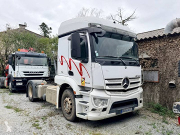 Mercedes tractor unit