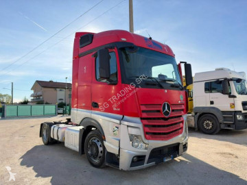 Mercedes low bed tractor unit