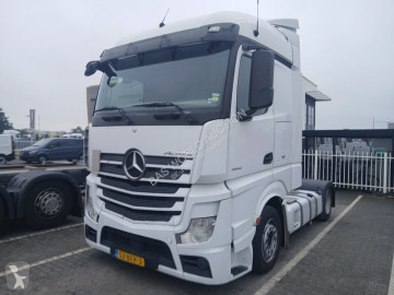 Mercedes tractor unit