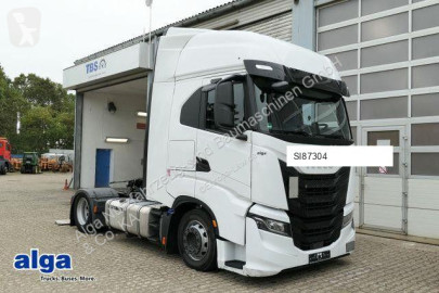 Влекач Iveco