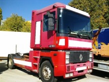 Renault nyergesvontató AE 520
