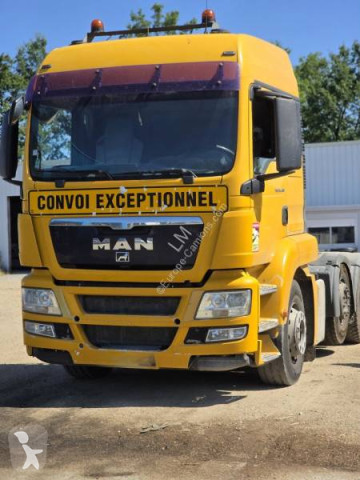 Влекач извънгабаритен товар DAF