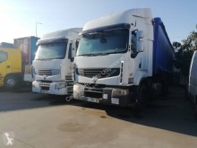 Renault Premium 450 DXI tractor unit damaged