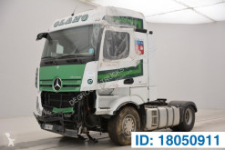 Cabeza tractora Mercedes Actros accidentada