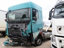 Cabeza tractora DAF XF105 410 accidentada