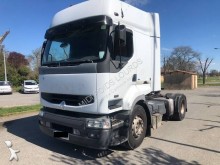 Renault nyergesvontató Premium 370