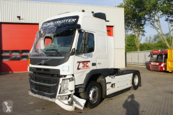 Cabeza tractora Volvo FM accidentada