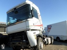 Tracteur Renault Magnum 520 DXI accidenté
