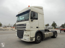 DAF nyergesvontató XF105