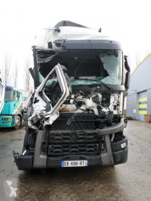 جرار Renault Gamme T 480 متعرضة لحادث