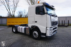 Cabeza tractora Volvo FH13 accidentada