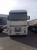 Tractora estándar Renault usado