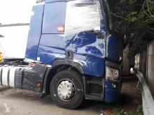 جرار Renault Gamme T 460 متعرضة لحادث