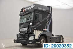 Cabeza tractora DAF XF 106 accidentada