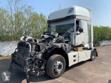 Cabeza tractora DAF XF 510 accidentada