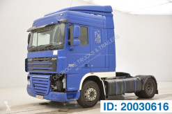 Cabeza tractora DAF XF105 accidentada