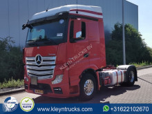 Mercedes veszélyes termékek/a Veszélyes Áruk Nemzetközi Közúti Szállításáról szóló Európai Megállapodás nyergesvontató Actros 1843