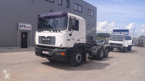 Cabeza tractora MAN 26.403 (MANUAL GEARBOX / 8 TIRES / / 6 CYLINDER ENGINE) usada