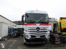 Mercedes Actros 1845 LS tractor unit damaged