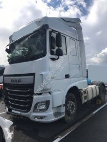 Cabeza tractora DAF XF 460 accidentada