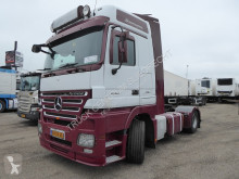 Cabeza tractora Mercedes LS accidentada