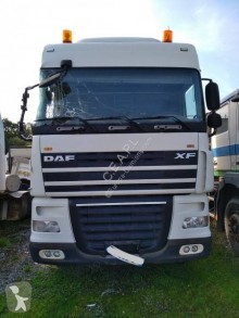 Cabeza tractora DAF XF105 510 accidentada