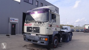 Cabeza tractora MAN 26.403 (MANUAL GEARBOX / 8 TIRES / / 6 CYLINDER ENGINE)