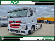 Nyergesvontató Mercedes Actros 1848 balesetes