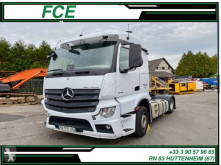 جرار Mercedes Actros متعرضة لحادث