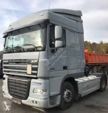 DAF tractor unit XF105 460