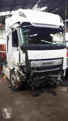 Tracteur DAF XF 530 accidenté