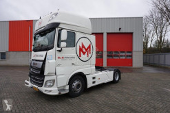 Tracteur DAF XF 106 accidenté