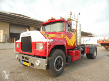 جرار Mack R 685 T