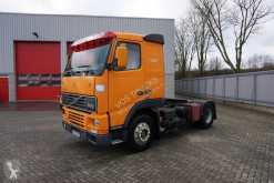 جرار Volvo FH12 متعرضة لحادث