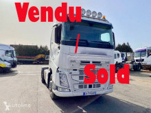 Tracteur Volvo FH accidenté