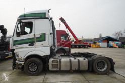 Trekker Mercedes Actros 1845 geaccidenteerde