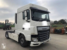 Cabeza tractora DAF XF 106 accidentada