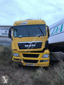Tracteur MAN TGX 18.480 accidenté