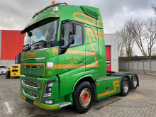 Cabeza tractora Volvo FH16 accidentada