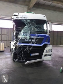 Cabeza tractora MAN TGX 18.460 XLX accidentada