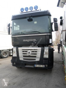 Cabeza tractora Renault Magnum 500 DXI accidentada
