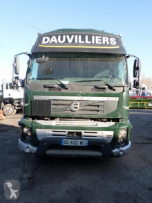 Tracteur Volvo FMX 450 accidenté