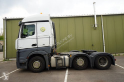 Tracteur Mercedes Actros 2542 produits dangereux / adr accidenté