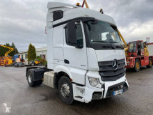 Влекач Mercedes Actros 1845 катастрофирал