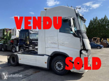 Cabeza tractora Volvo FH 500 Globetrotter accidentada