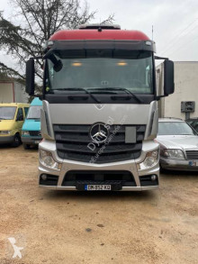 Ťahač so zníženým podvozkom Mercedes Actros 1845