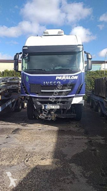 Tracteur Iveco accidenté