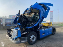 Volvo FM 450 tractor unit damaged