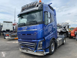 Volvo FH16 660 tractor unit damaged