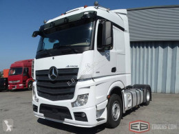 MercedesActros1851
